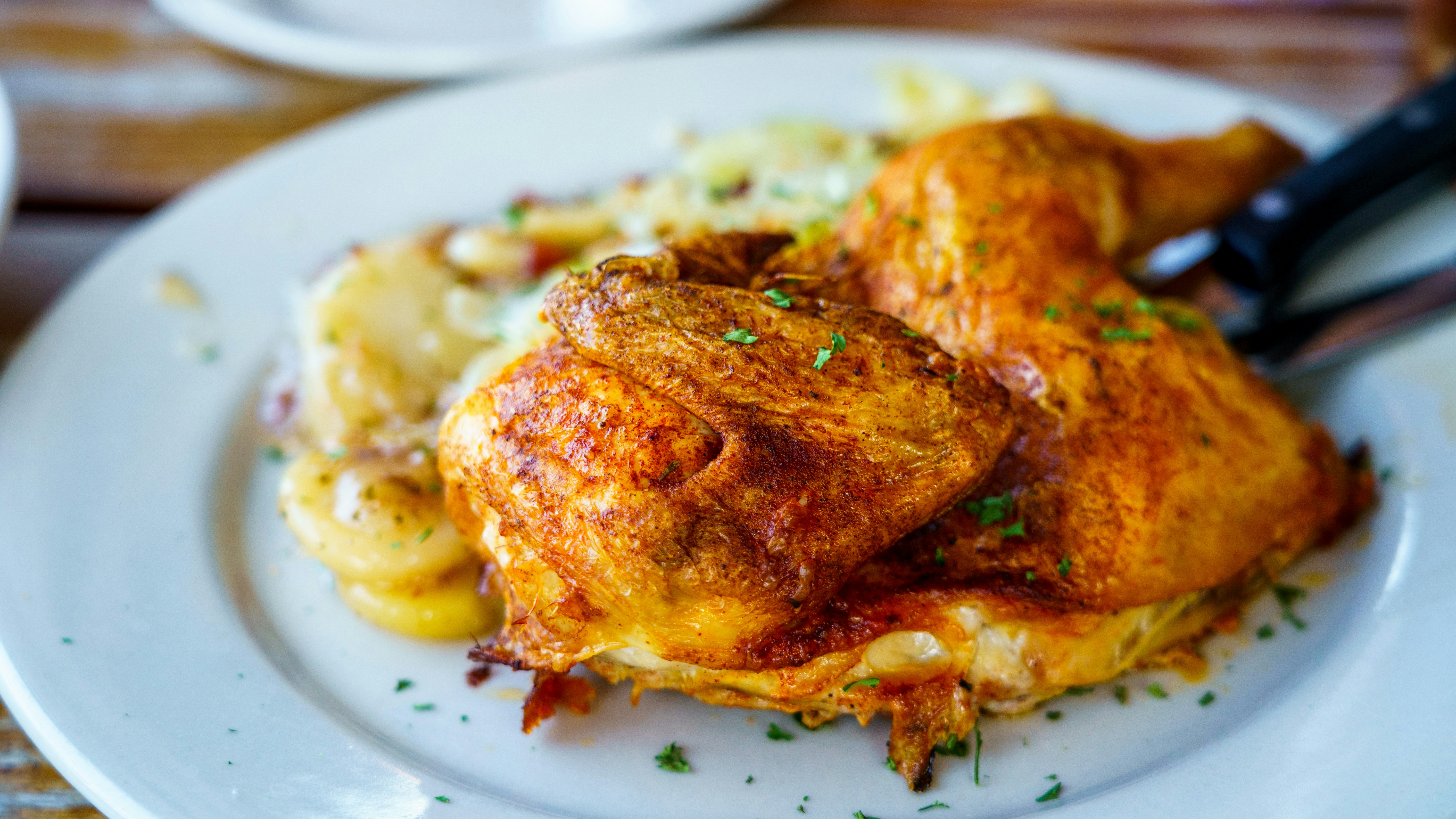 調理された鶏むね肉の全体像がわかる写真
