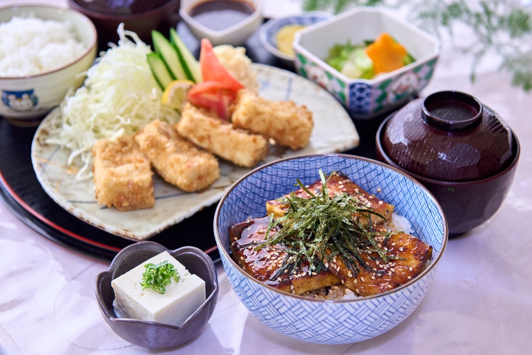 醤油、みりん、酒など、和風基本ダレの材料が並んだ写真